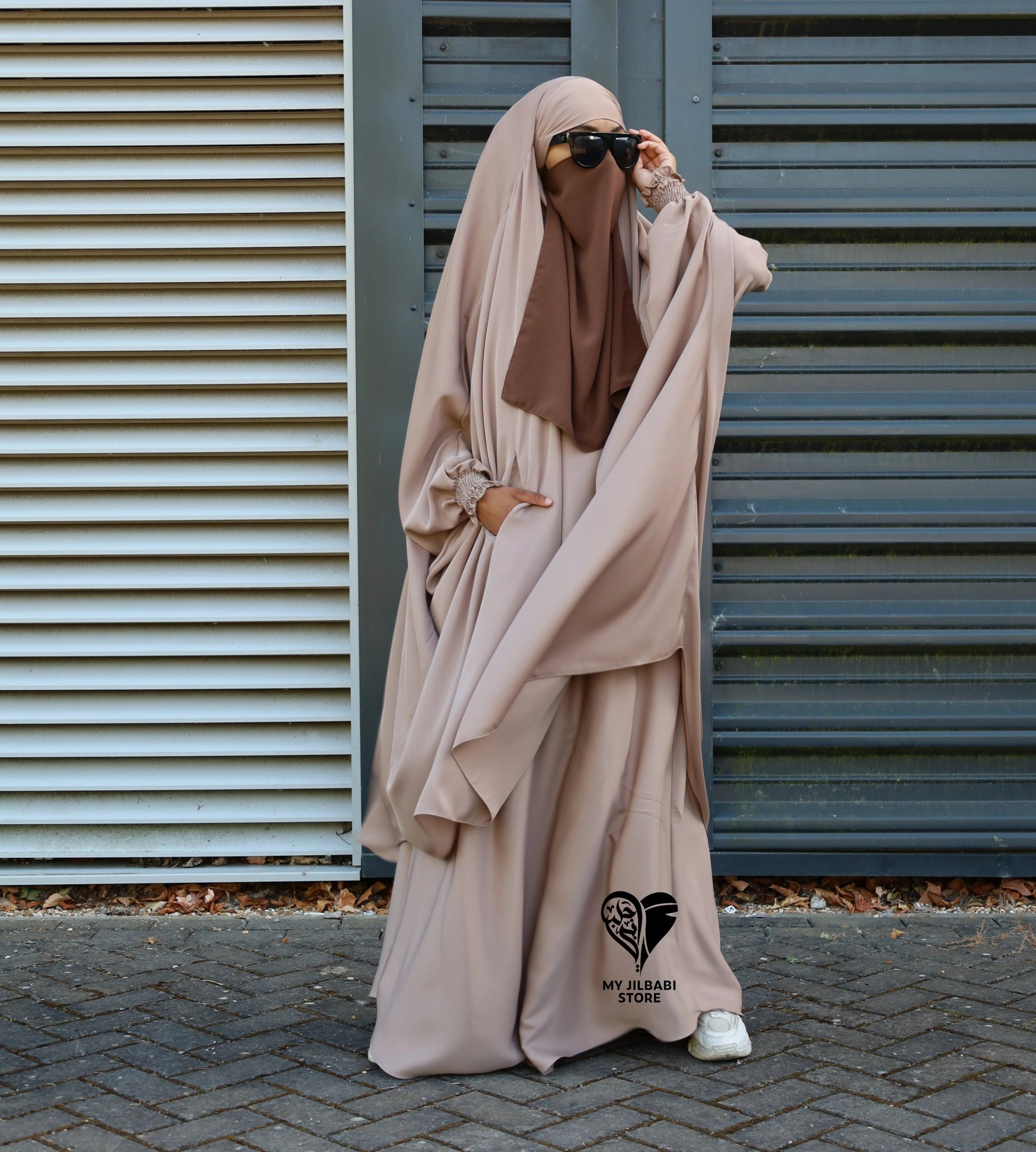 2 piece jilbab in nida fabric. featuring 3 pockets, ruffle wudu friendly sleeves and an integrated niqab. colour: oyster