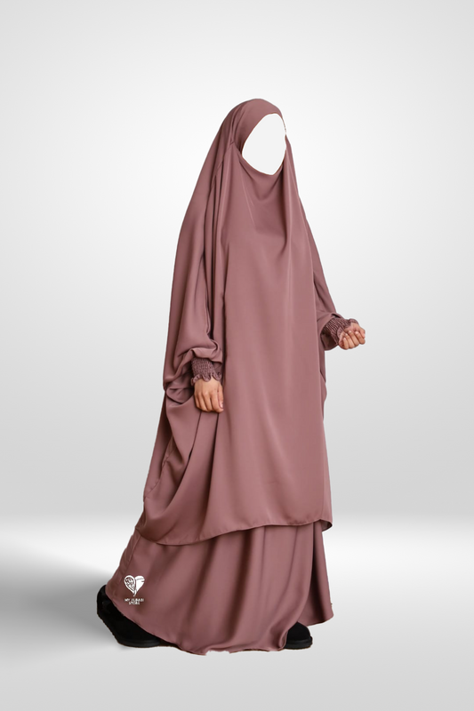 2 piece jilbab in nida fabric. featuring 3 pockets, ruffle wudu friendly sleeves and an integrated niqab. Colour: pinky mocha